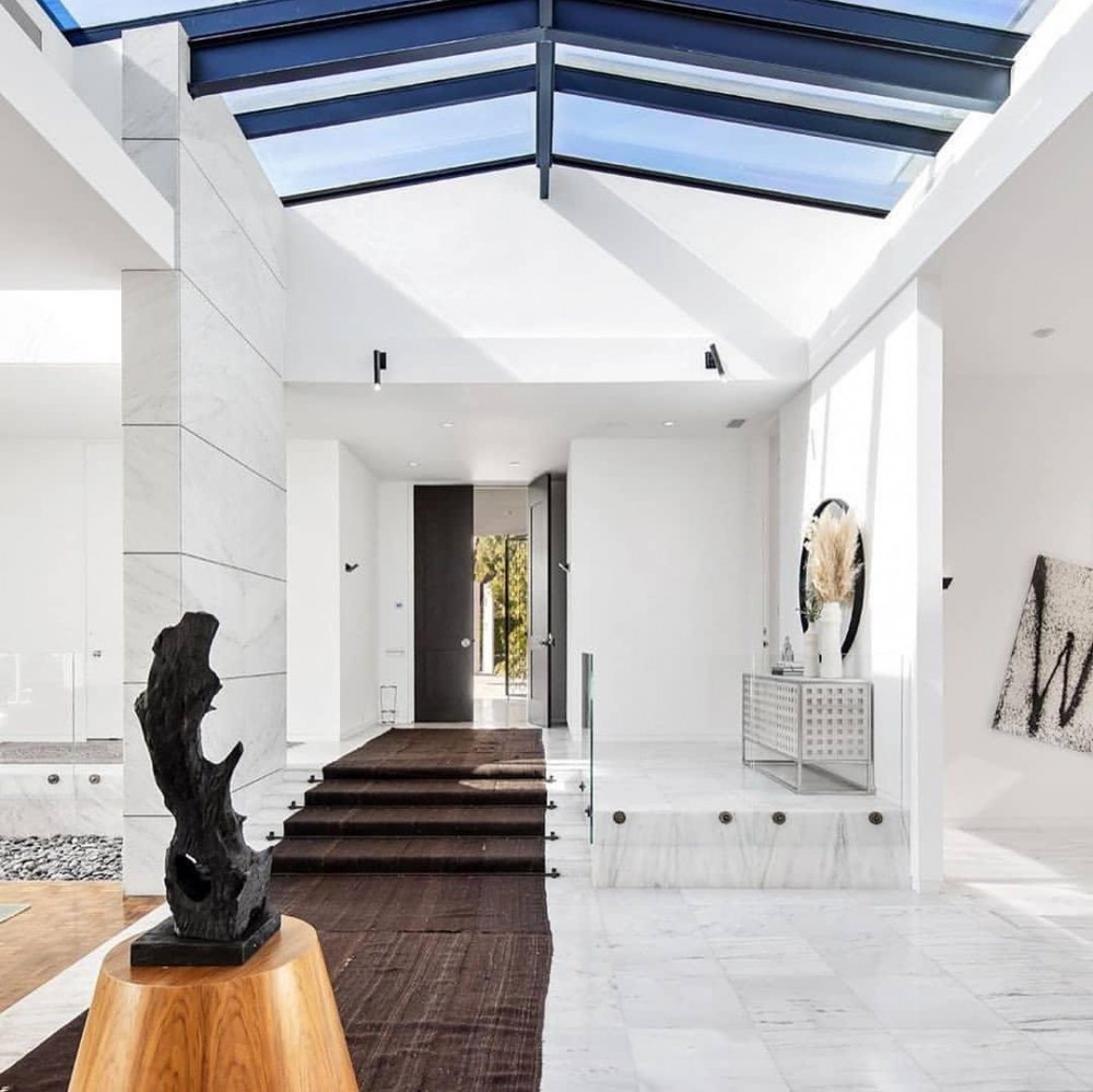 Məşhur aparıcı malikanəsini 33 milyona satdı - FOTOLAR