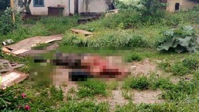 Qonşusu ilə evində spirtli içki içən qadın onu baltaladı - FOTO
