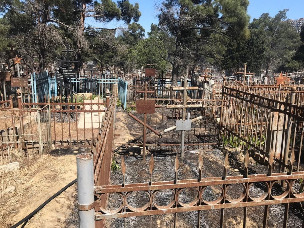 Yasamaldakı qəbiristanlıqda yanğın söndürüldü - YENİLƏNİB (FOTO)