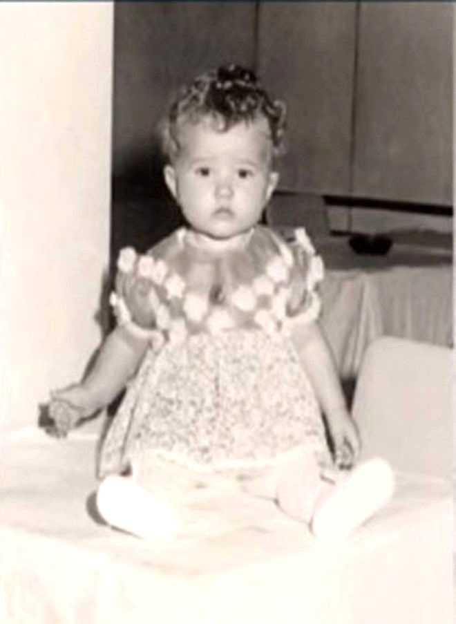 Məşhur aparıcının gənclik fotosu üzə çıxdı  - FOTOLAR