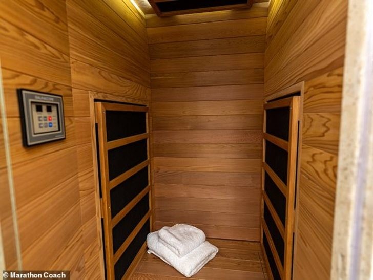 Castin Biber həyat yoldaşı ilə 1 milyonluq tətildə - FOTO