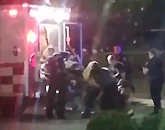 ABŞ-da polis daha bir qaradərilini öldürdü - FOTO