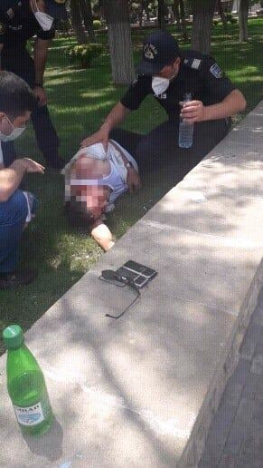 Bakıda küçədə kişinin başından və qulağından qan axdı - FOTOLAR