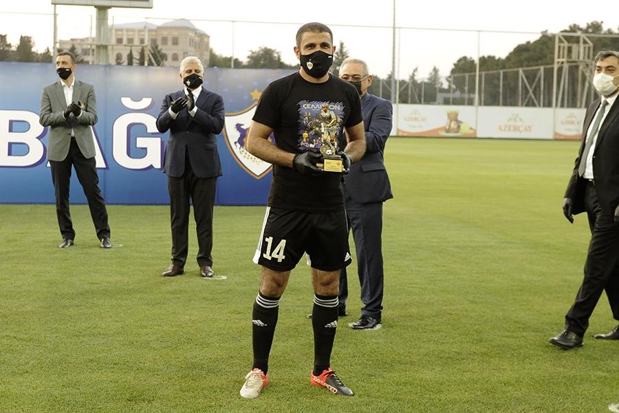 Qarabağ çempion kimi mükafatlandırıldı - Foto
