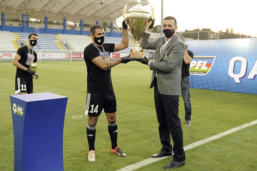 Qarabağ çempion kimi mükafatlandırıldı - Foto