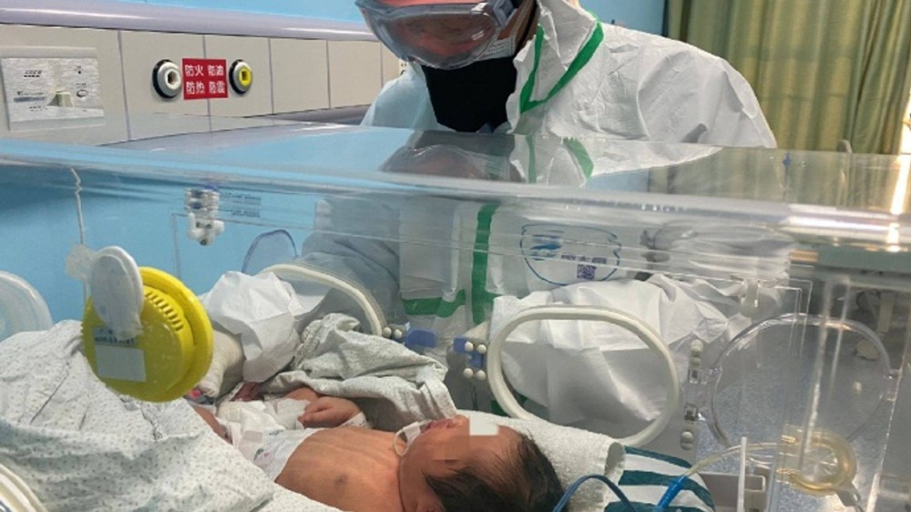 Yeni doğulan üçəmlərdə koronavirus aşkarlandı – “COVID-19”dan daha bir İLK