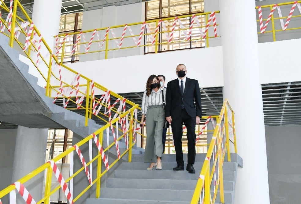 İlham Əliyev Gəncə Dövlət Dram Teatrının yeni binasının tikintisi ilə tanış olub - FOTOLAR