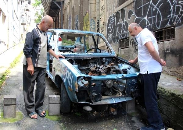 Bu aktyorun avtomobili parça-parça oğurlandı - FOTO