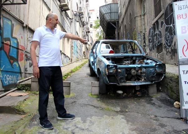 Bu aktyorun avtomobili parça-parça oğurlandı - FOTO