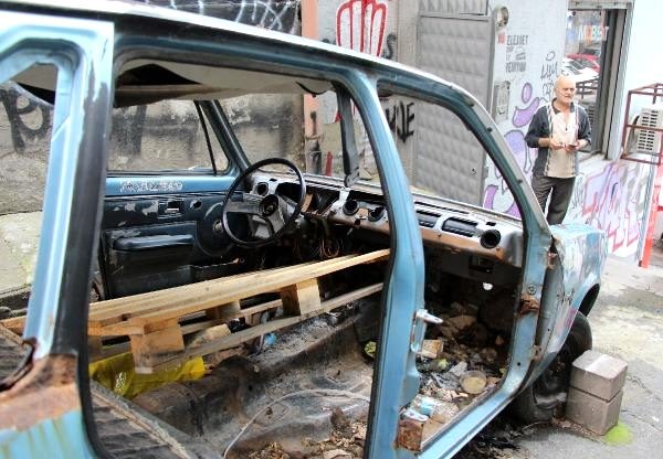 Bu aktyorun avtomobili parça-parça oğurlandı - FOTO