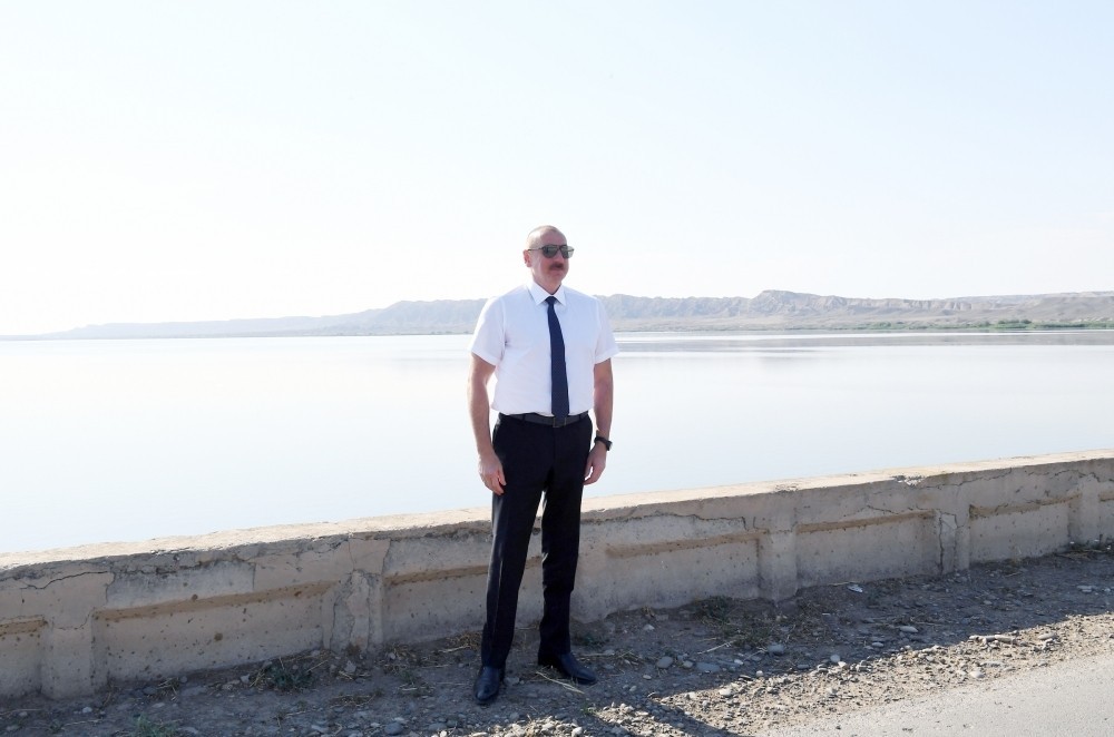 İlham Əliyev aqroparkın təqdimatında - FOTOLAR