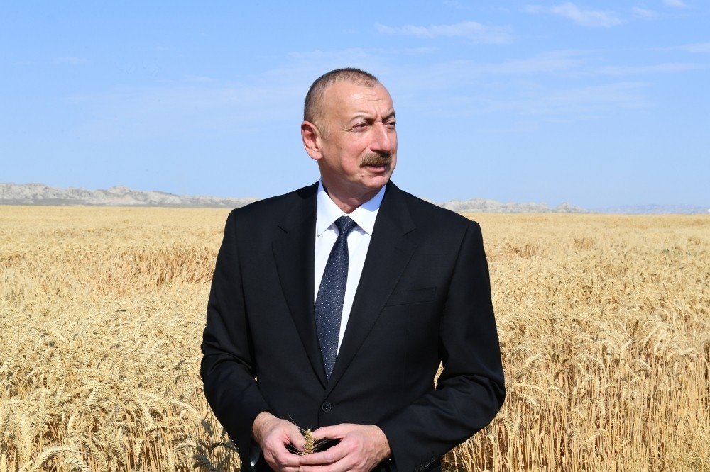 İlham Əliyev aqroparkın təqdimatında - FOTOLAR
