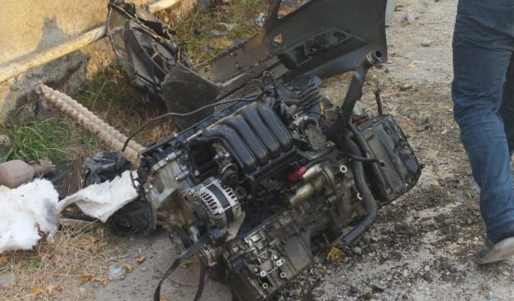 Maşın hasara çırpılıb, xəsarət alanlar var (FOTO)