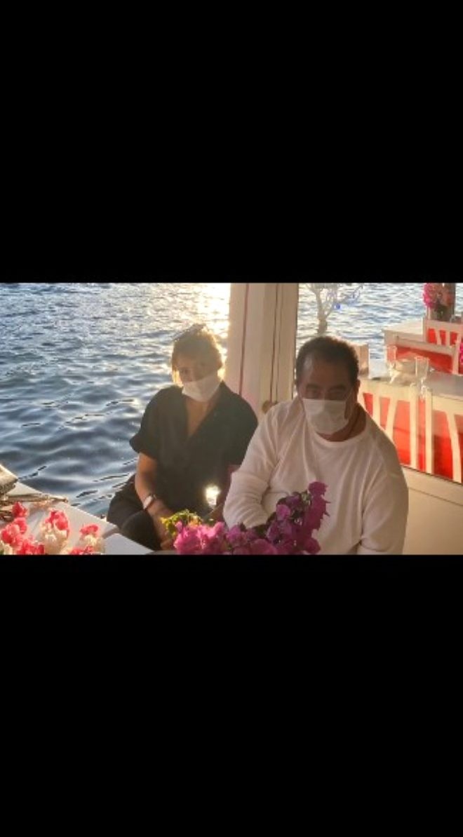 İbrahim Tatlısəs özündən 42 yaş kiçik sevgilisi ilə görüntüləndi  - FOTO