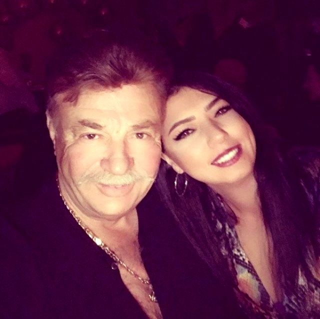 70 yaşlı aktyor özündən 33 yaş kiçik sevgilisi ilə evləndi - FOTOLAR