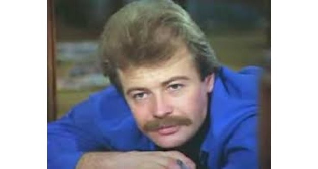 70 yaşlı aktyor özündən 33 yaş kiçik sevgilisi ilə evləndi - FOTOLAR