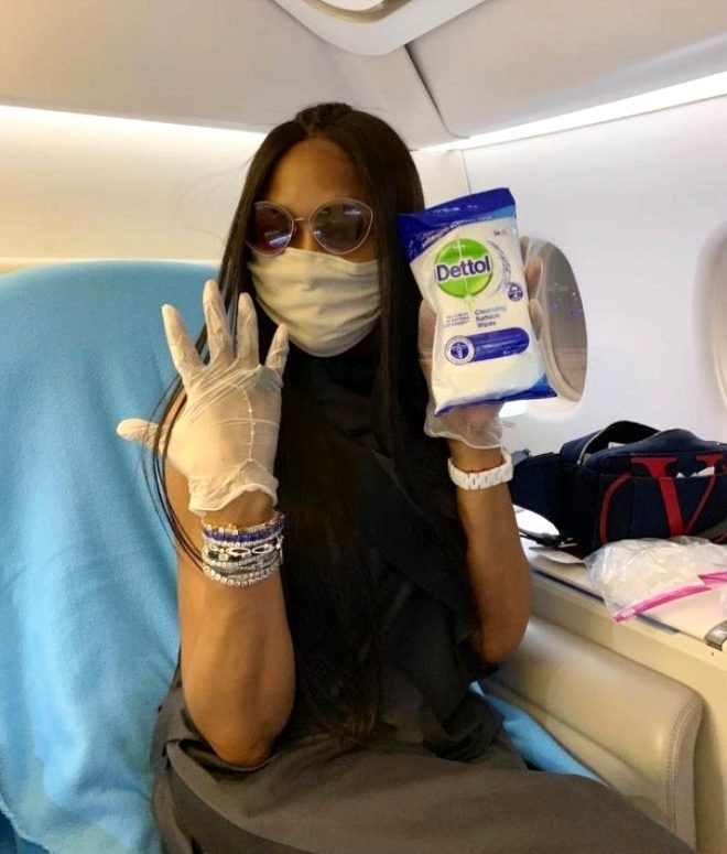 50 yaşlı model metroda poz verdi  - FOTO