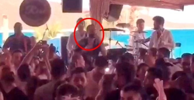 Tanınmış müğənninin konsertinə polis basqın etdi - FOTOLAR