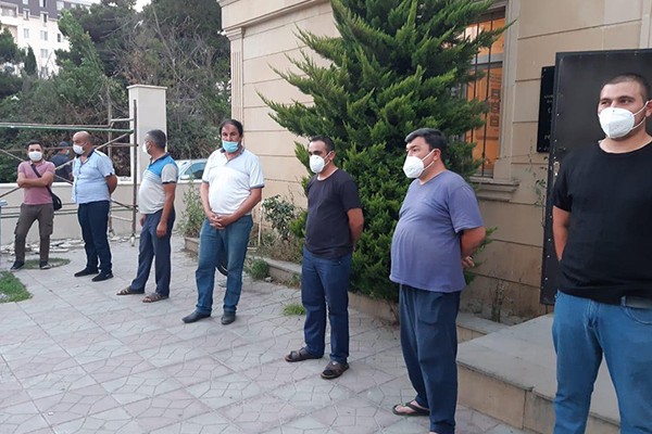 “Dost qapısı”nın sahibi və müştəriləri cərimələndi - FOTO