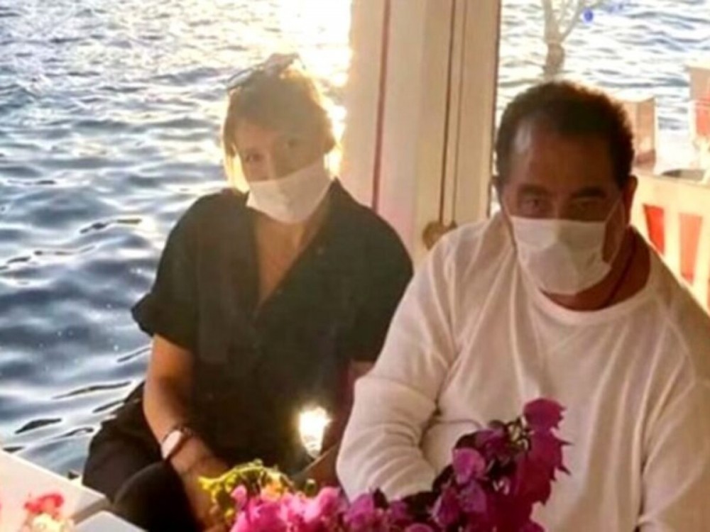 Məşhur müğənni sevgili iddialarını yalanladı 