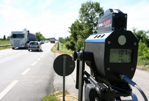 Qadın avtomobilini saatda 703 km sürətlə idarə etdiyi üçün cərimələndi - FOTO