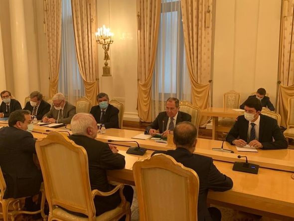 Koronavirusdan qorxan Lavrov və Zərif belə görüşdülər - FOTO