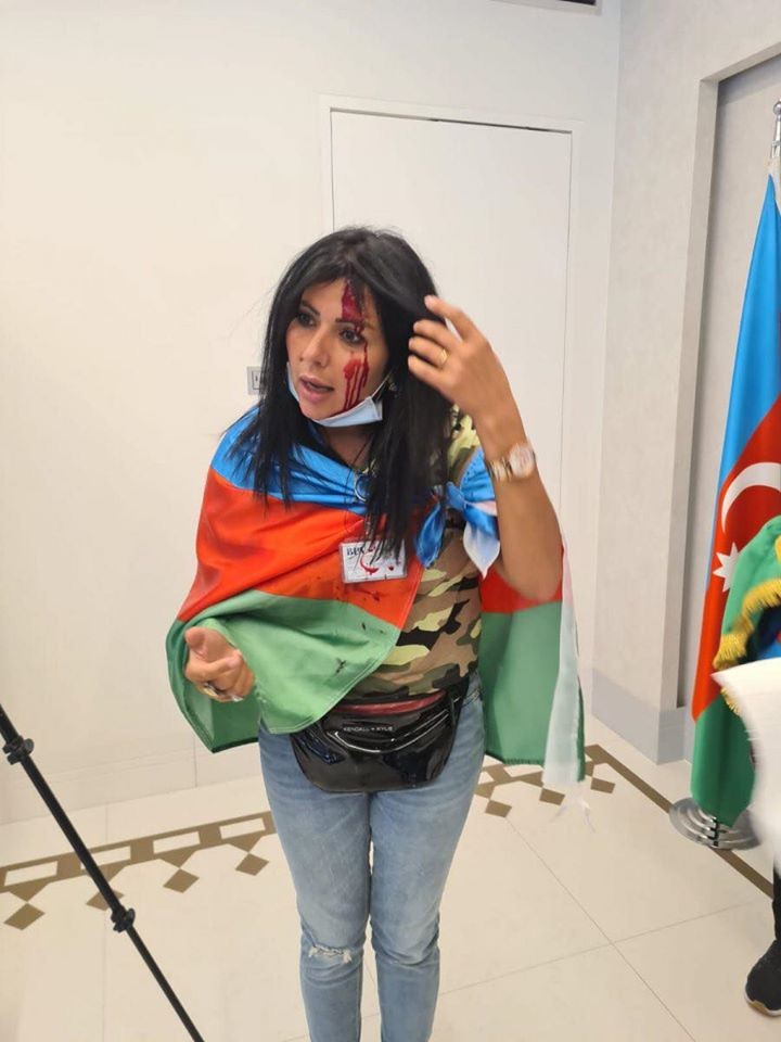Belçikada azərbaycanlı jurnalistə ermənilər hücum etdi - FOTO
