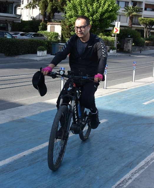 "Allah bəlasını versin" – Sərdar Ortaç üsyan etdi