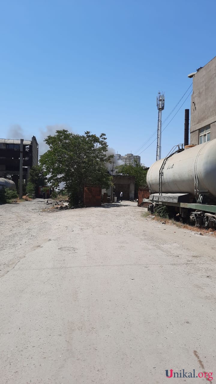 Bakıda fabrik ərazisindəki yanğın söndürüldü - FOTOLAR