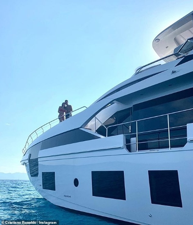 Ronaldonun 6 milyonluq yeni yaxtası - FOTO