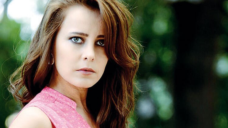 Məşhur aktrisa toy ərəfəsində nişanlısından ayrıldı 