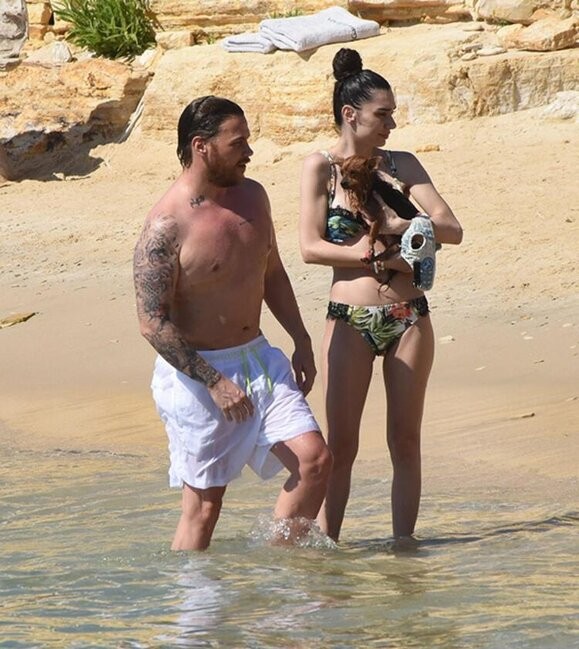 Məşhur müğənnini görənlər tanımadı  - FOTO