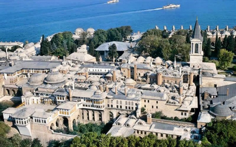 Topqapı sarayı üçün həyat yoldaşına yalvardı 