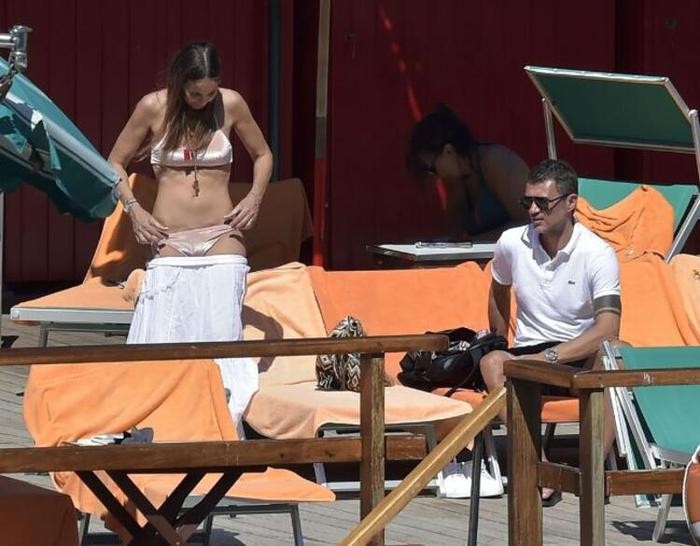 Koronavirusa qalib gələn futbolçu bu görüntüsü ilə DİQQƏT ÇƏKDİ (FOTOLAR)