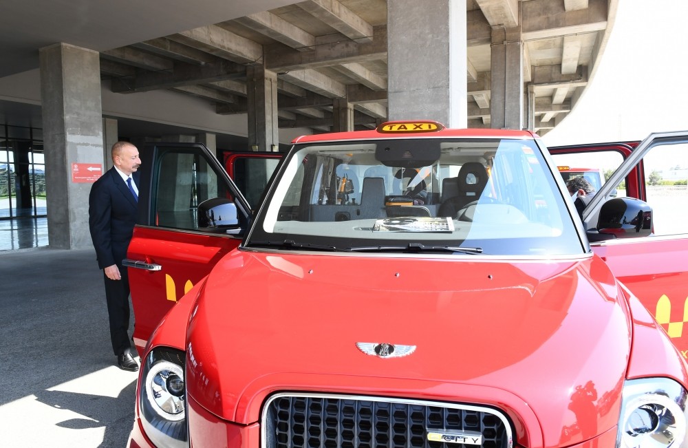 İlham Əliyev yeni "London taksi"ləri ilə tanış oldu (FOTOLAR-YENİLƏNİB)