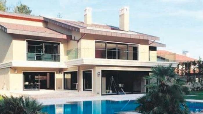 Məşhur müğənni villasını sata bilmir - FOTO
