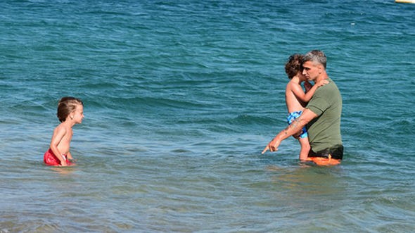 Xoşqədəmin əri övladları ilə belə dincəlir - FOTOLAR