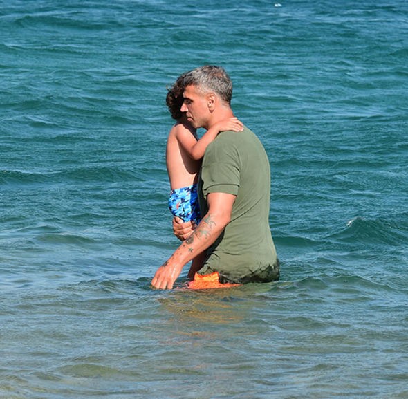 Xoşqədəmin əri övladları ilə belə dincəlir - FOTOLAR