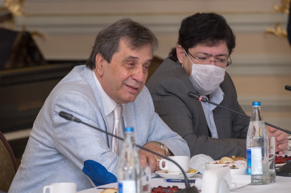 Prezident köməkçisi mədəniyyət və incəsənət xadimləri ilə görüşdü - FOTOLAR