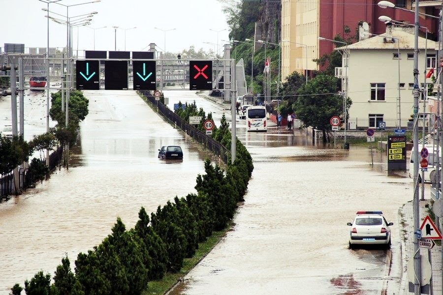 Türkiyədə sel: Ölən və yaralılar var - FOTOLAR