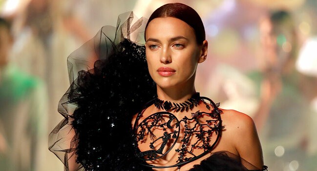 Bred Pitt yeni sevgilisi ilə görüntüləndi - FOTO