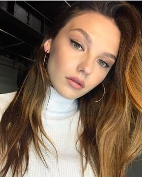 Məşhur modelin bənzəri tapıldı - FOTO