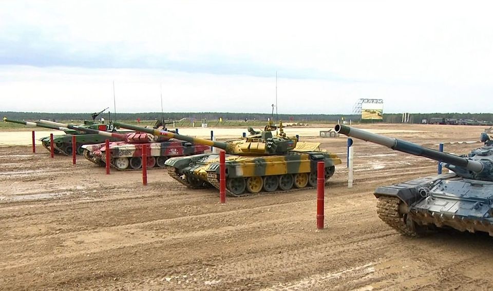 Zakir Həsənov Moskvada “Tank biatlonu”nun finalını izlədi - FOTOLAR