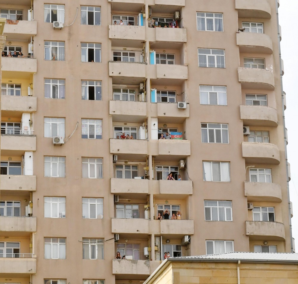 İlham Əliyev məktəbin açılışında - FOTOLAR