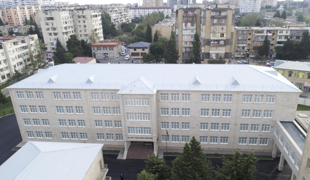 İlham Əliyev məktəbin açılışında - FOTOLAR