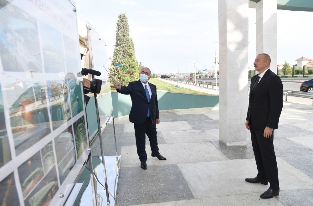 Dövlət başçısı yerüstü piyada keçidinin açılışında - YENİLƏNİB (FOTO)