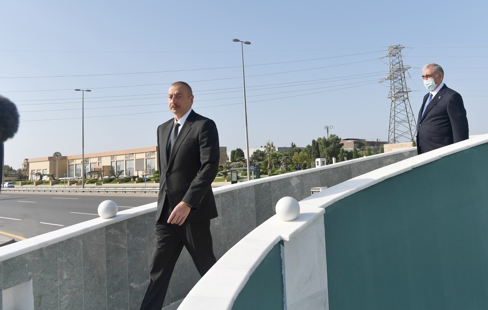 Dövlət başçısı yerüstü piyada keçidinin açılışında - YENİLƏNİB (FOTO)