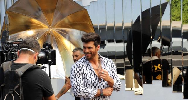 İki günə 100 köynək dəyişməklə rekord qırdı - FOTOLAR