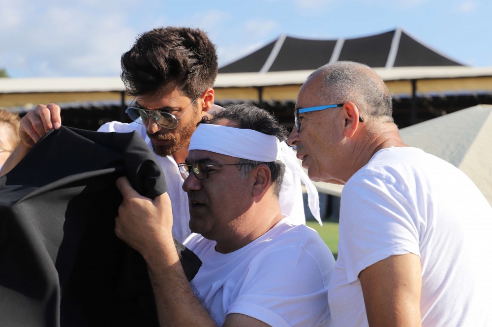 İki günə 100 köynək dəyişməklə rekord qırdı - FOTOLAR