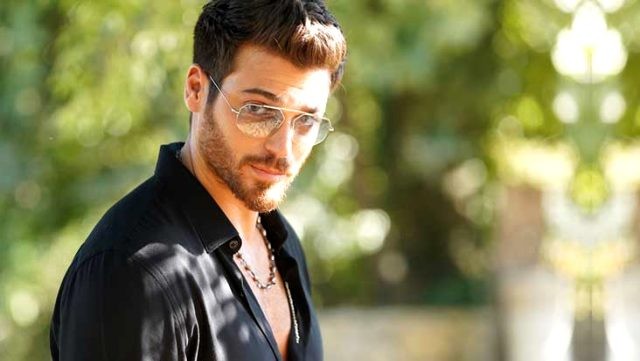 İki günə 100 köynək dəyişməklə rekord qırdı - FOTOLAR